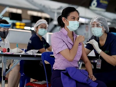 Thái Lan đẩy nhanh việc tiêm chủng vaccine ngừa Covid-19 để mở cửa trong 120 ngày