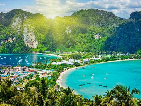 Phuket không cho khách quốc tế ở cùng dân bản địa