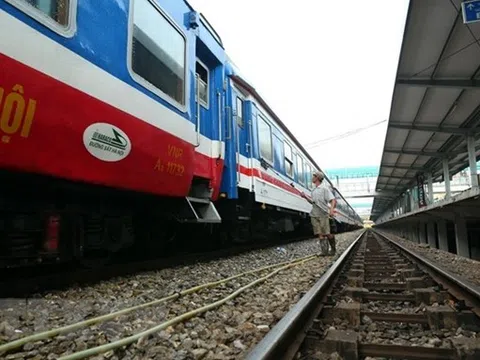 Ngành đường sắt tạm dừng bán vé từ TPHCM đi Huế