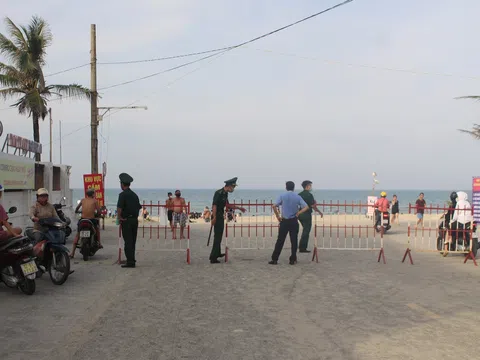 Quảng Ninh cấm tắm biển
