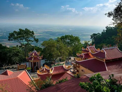 Thăm chốn bồng lai trên những đỉnh thiêng của Việt Nam