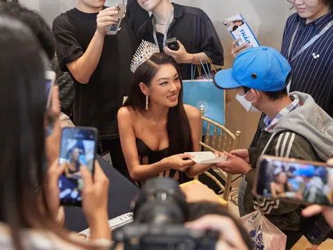 Á hậu Thảo Nhi Lê xuất hiện lộng lẫy trong buổi fan meeting