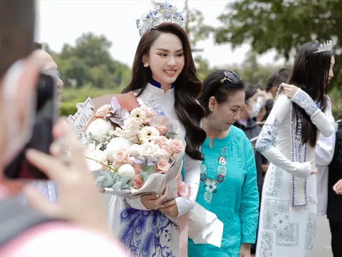 Hoa hậu Mai Phương lần đầu trở về quê nhà sau đăng quang