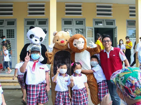 DCI Việt Nam trao học bổng cho 2000 trẻ em nghèo Bến Tre